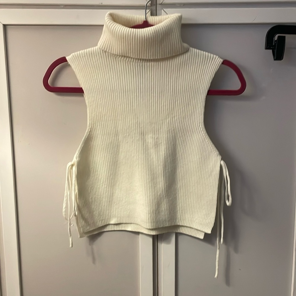 Forever 21 Ribbed Soft Turtleneck Sleeveless Side Tie Top Size M